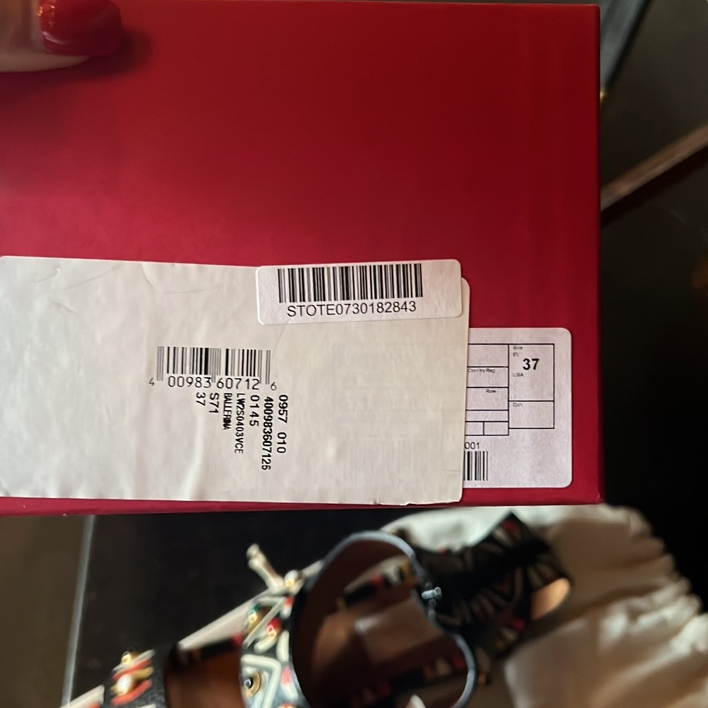Valentino Sandal NWT SUPER CUTE - Picture 10 of 14